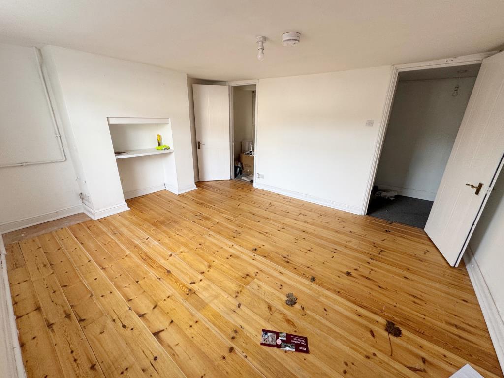 Lot: 91 - FOUR STOREY PROPERTY WITH POTENTIAL - Lower ground floor room